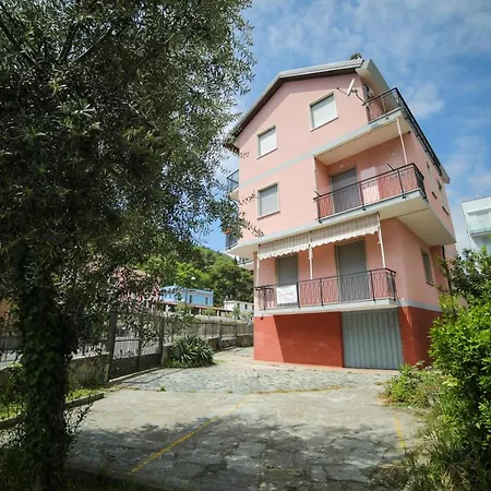 Apartament Borghetto Center Large -free Parking .